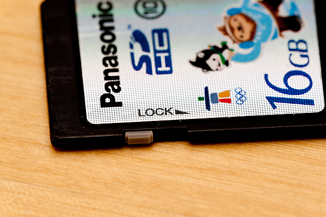 Memory card lock